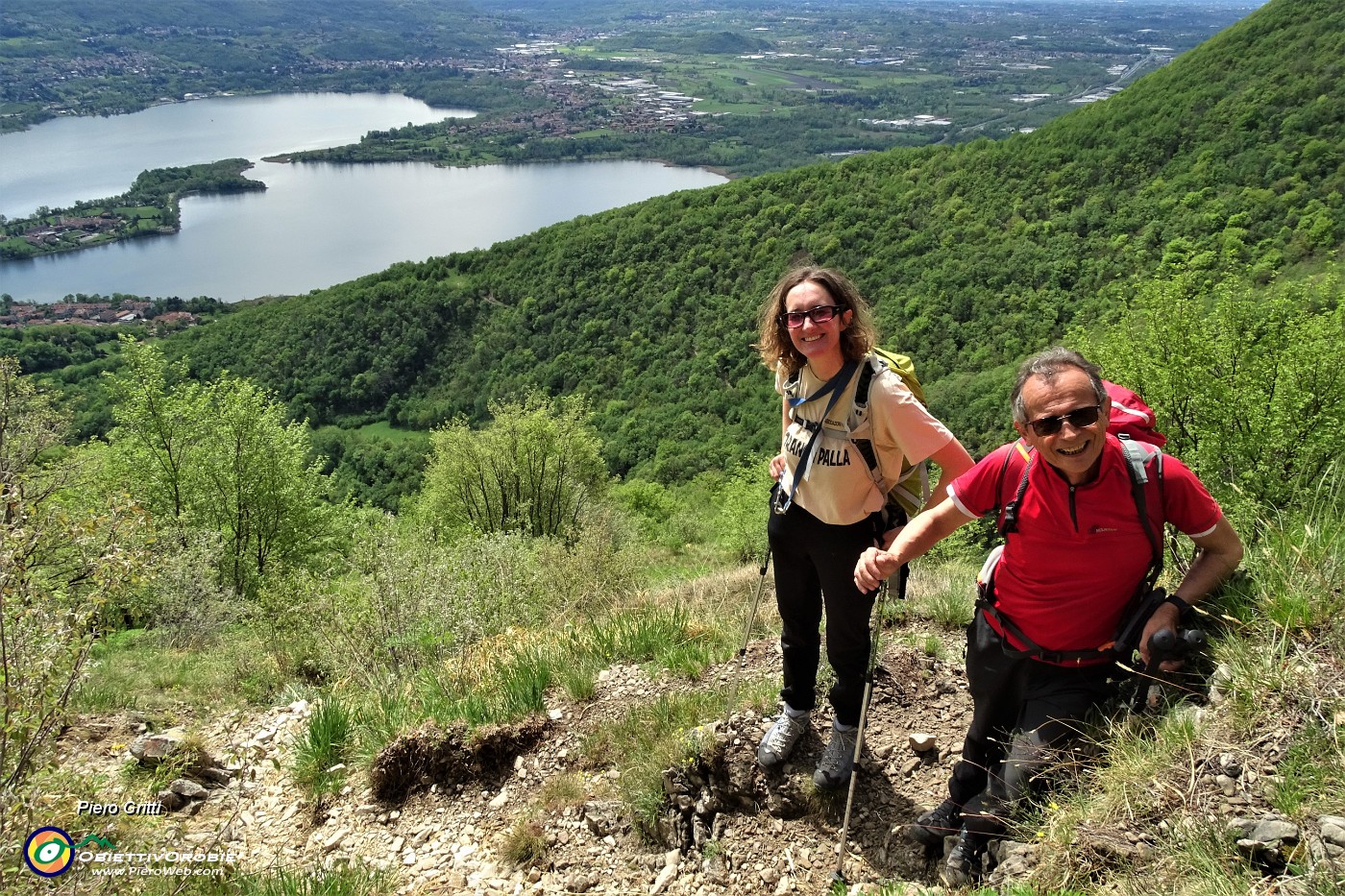 43 In decisa salita con vista sul Lago di Annone.JPG